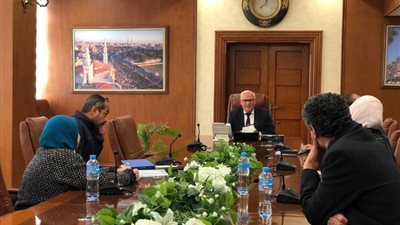 محافظ بورسعيد يناقش تطوير متحف النصر 