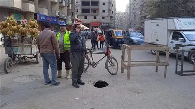 هبوط أرضي إثر كسر ماسورة الصرف الصحي بكفر طهرمس.. وانتقال الخدمات الأمنية 