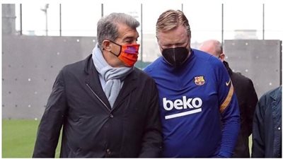 كومان يُهاجم لابورتا بسبب تشافي