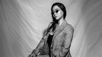 شيرين تواصل نشاطها الفني وتطرح بوستر تشويقي غير تقليدي