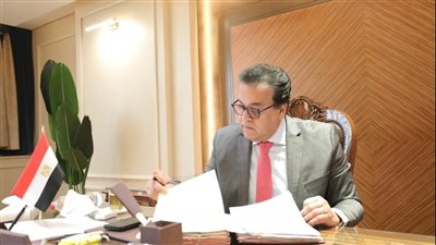 وزير التعليم العالي يُباشر عمله من مقر الوزارة بالعاصمة الإدارية 