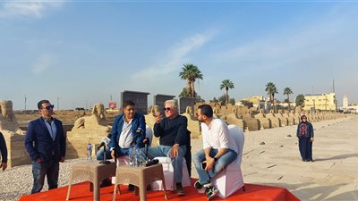 حسبن فهمي يروي موقف كوميدي تعرض له (صور)