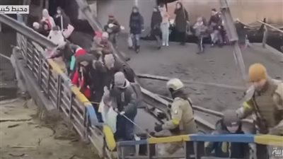 شاهد.. الجيش الأوكراني يساعد المدنيين على الإجلاء من كييف