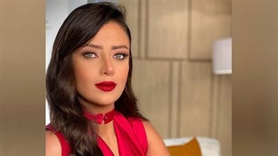 بعد حصولها على جائزة الإعلامية الأكثر تأثيرًا.. رضوى الشربيني تتصدر تريند 