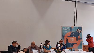 بدء ندوة توقيع كتاب 