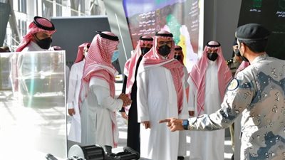 الفالح والسواحة والخطيب يزورون جناح وزارة الداخلية في معرض الدفاع العالمي