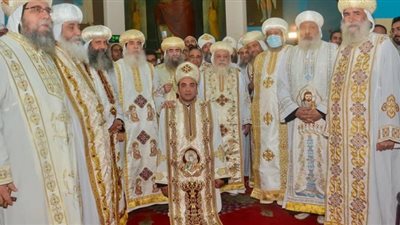 الأنبا يوأنس يقوم بسيامة كاهن في إيبارشية أسيوط 