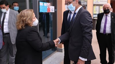  وزير الاتصالات: توصيل الانترنت فائق السرعة لـ 3.5 مليون منزل بقرى 