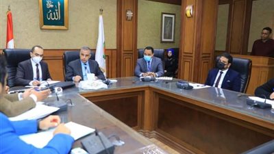 محافظ سوهاج يترأس اجتماع اللجنة العليا لفحص تراخيص البناء