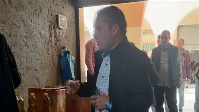 ضبط سلع تموينية مخزنة لبيعها في السوق السوداء بالإسكندرية (صور)