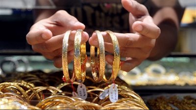 مستشار وزير التموين لشؤون الذهب يكشف سبب تراجع المعدن الأصفر (فيديو)