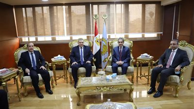 وزير القوى العاملة يسلم عقود عمل لمتحدى الإعاقة بالغربية ضمن حياة كريمة 