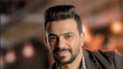 كريم الحسيني يروج لمسرحية 