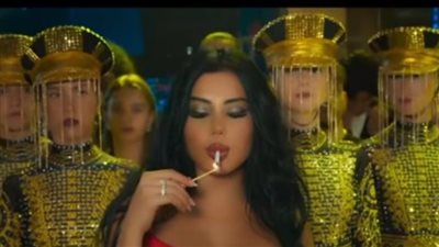 بسبب عائلته.. محمد السبكي يقرر رفع قضية على المطربة زارا 