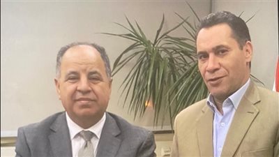 نائب الشعب الجمهوري يجتمع مع وزير المالية بشأن الأوضاع المالية 