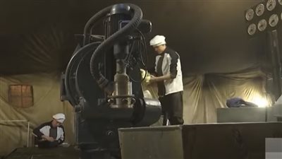 شاهد.. وحدات الدعم اللوجستي للقوات الروسية بأوكرانيا تقوم بإعداد الطعام