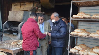 صور.. محافظ القليوبية يشن حملة على مخابز قليوب