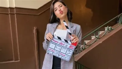 ملك بدوي: دعوة أمي سبب عملي مع يسرا