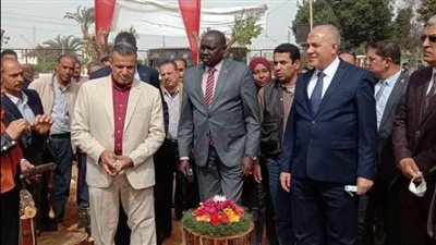 وزير الري ونظيره الجنوب سوداني يتفقدان معرض زهور الربيع بالقناطر (صور)