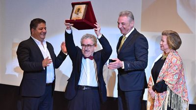 تكريم المخرج فريد بوغدير والسينما الأوغندية ضيف شرف المهرجان في حفل ختام الأقصر للسينما الأفريقية