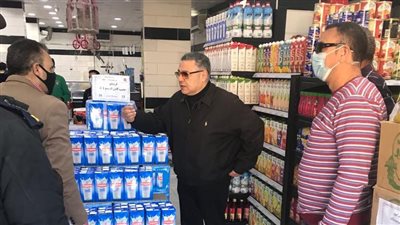 محافظ البحر الأحمر يتفقد عددا من السلاسل التجارية للتأكد من توافر السلع الغذائية