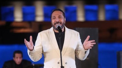 الحجار يثمن جهود الثقافة في نشر الفنون بمختلف المحافظات ويستحوذ على وجدان الحضور بمعبد ابيدوس