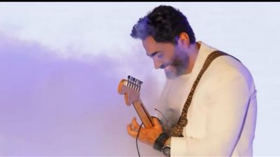 تامر حسني ينشر صورًا له من حفل القرية العالمية بدبي 