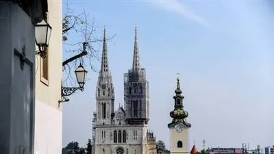 واقعة غريبة في عاصمة كرواتيا.. سقوط جسم مجهول من السماء