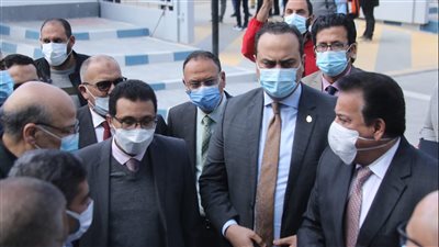 خالد عبدالغفار يتفقد سير العمل بمنظومة التأمين الصحي الشامل بالإسماعيلية (صور)