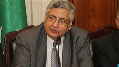 منها الباراسيتامول.. عوض تاج الدين يكشف حقيقة نقص الأدوية في الأسواق