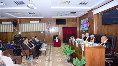 بحضور رئيس جامعة سوهاج.. مناقشة رسالة دكتوراه لوافد كويتي