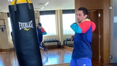 أحمد الفيشاوي يستعرض لياقته البدنية في أحدث ظهور