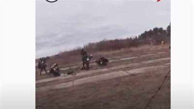 شاهد.. مظليون روس يسيطرون على مطار أوكراني