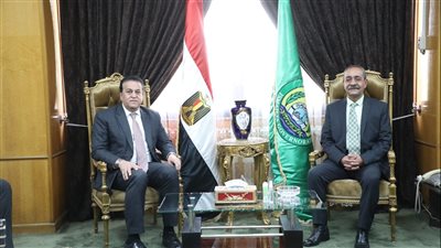 عبدالغفار يعقد اجتماعًا مع محافظ الإسماعيلية لمناقشة استكمال تطبيق منظومة التأمين الصحي