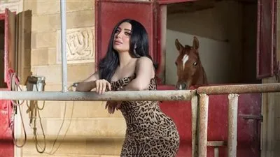 بفستان تايجر.. عبير صبري تحتفل بعيد ميلادها