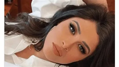 بإطلالة غريبة.. ياسمين عبد العزيز تفاجئ جمهورها ومحبيها 