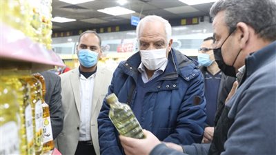 محافظ الجيزة يتابع الأسواق للتأكد من توافر السلع بأسعار مناسبة