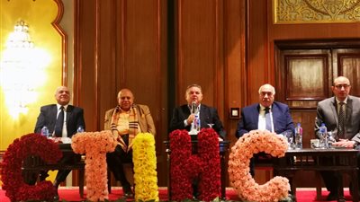 وزير قطاع الأعمال يلتقي قيادات شركات الغزل والنسيج لمتابعة خطة التطوير