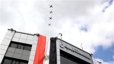 الطائرات تحلق في سماء بني سويف للإحتفال بالعيد القومي (فيديو وصور)