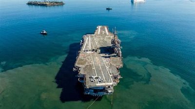 بيع حاملة طائرات أمريكية بأقل من دولار