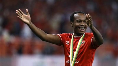 نجم الأهلي يكشف مفاجأة عن بيرسي تاو