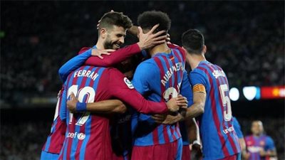 موعد مباراة الذهاب بين برشلونة وفرانكفورت في الدوري الأوروبي