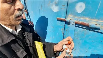 غلق وتشميع مخزنا به 20 طن دقيق بقصد احتكارها بالطالبية