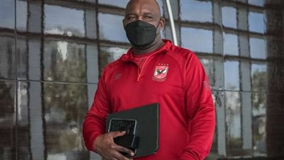 موسيماني يظهر العين الحمرا للاعبي الأهلي قبل موقعة المريخ المصيرية