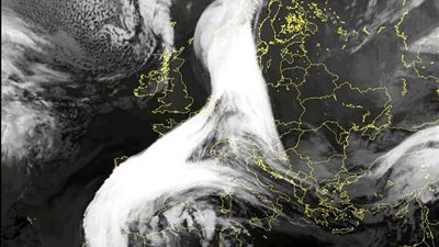 الأرصاد: حالة جوية عنيفة نادرة الحدوث تضرب هذه الدول 