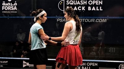 بطلة العالم للإسكواش نور الشربيني بمكتبة الإسكندرية