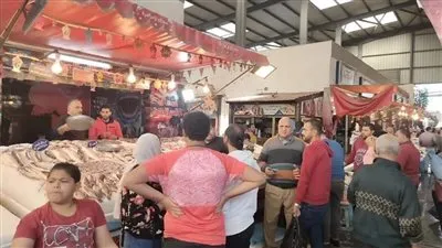 محافظة بورسعيد تشهد إقبالا كبيرا من المواطنين لزيارة الأسواق وأهلا رمضان