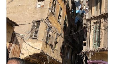 انهارت عليهم غرفة.. مصرع شاب وإصابة والده بالإسكندرية 