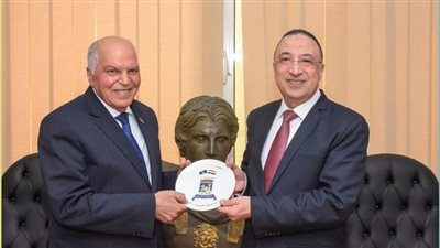 محافظ الإسكندرية: استثمار المساحات الشاغرة في نادي المعلمين (صور)