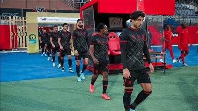 طبيب الأهلي يعلن عن إصابة نجم الفريق أمام المريخ